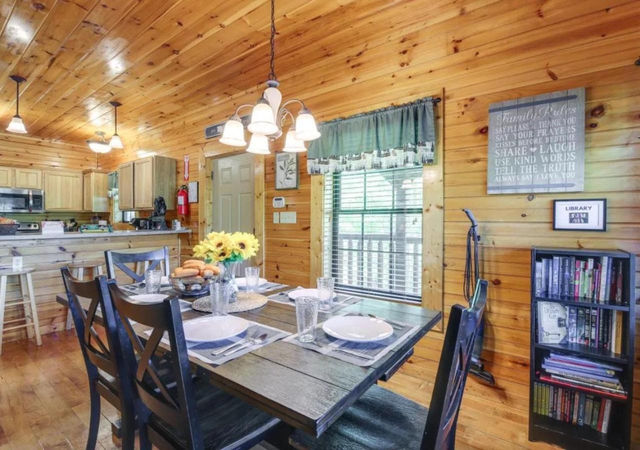 סביירוויל Fabulous Pet-Friendly, Family Cabin With Outdoor Kitchen, Hot Tub, Sauna, Fireplace, Theater Room, Arcade, Pool Table, And Fire Pit Within Minuties Of Dollywood מראה חיצוני תמונה