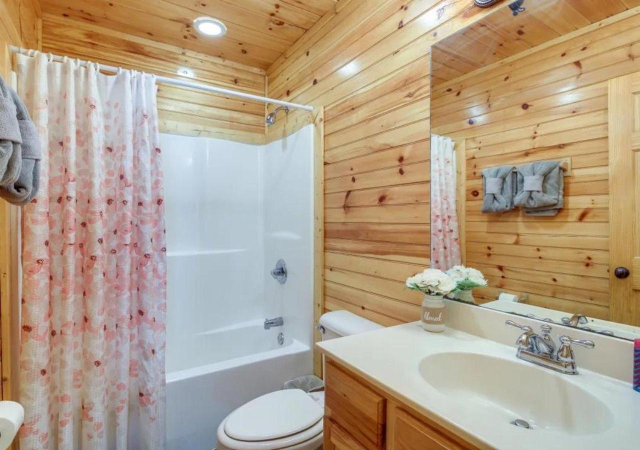 סביירוויל Fabulous Pet-Friendly, Family Cabin With Outdoor Kitchen, Hot Tub, Sauna, Fireplace, Theater Room, Arcade, Pool Table, And Fire Pit Within Minuties Of Dollywood מראה חיצוני תמונה