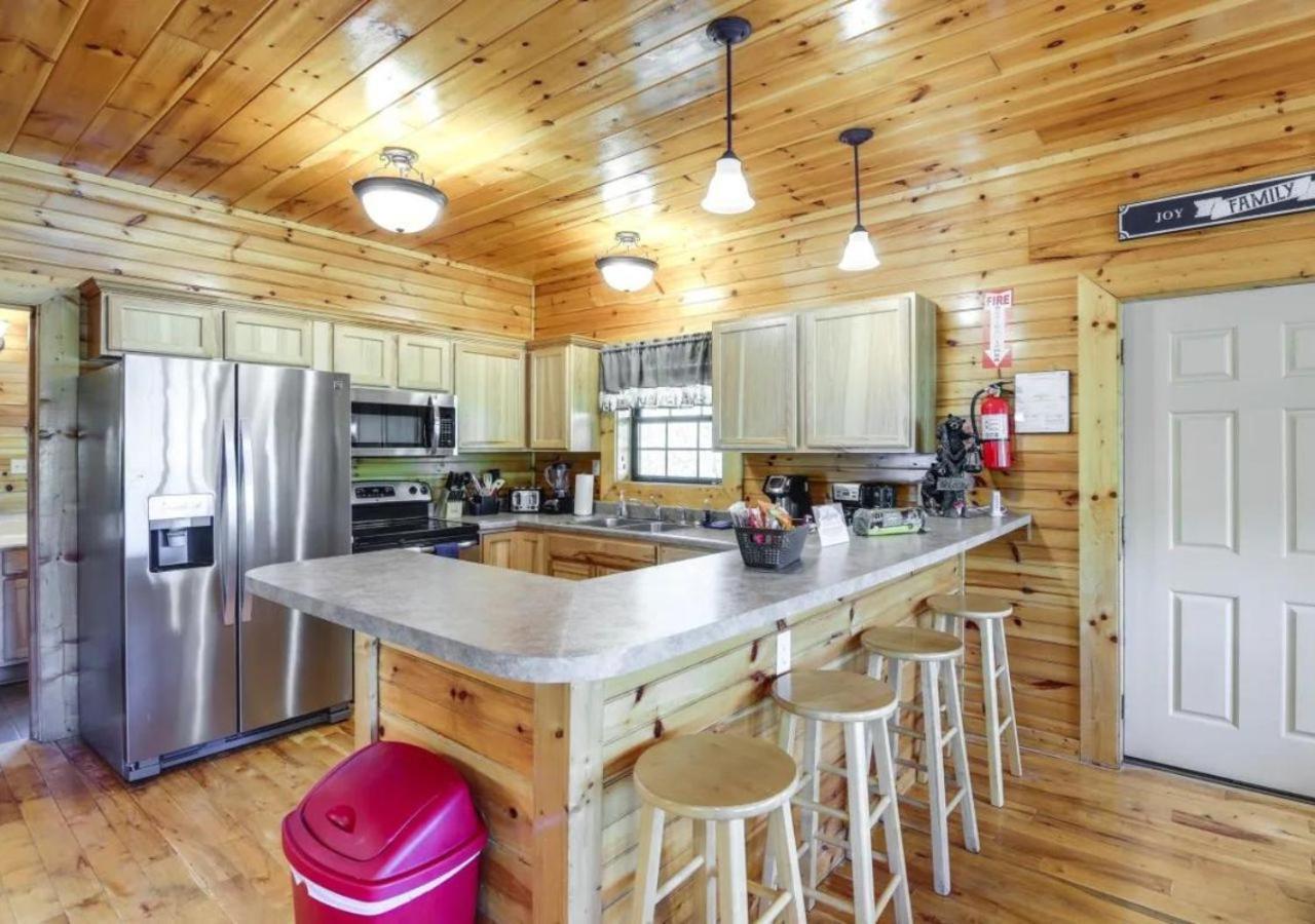 סביירוויל Fabulous Pet-Friendly, Family Cabin With Outdoor Kitchen, Hot Tub, Sauna, Fireplace, Theater Room, Arcade, Pool Table, And Fire Pit Within Minuties Of Dollywood מראה חיצוני תמונה